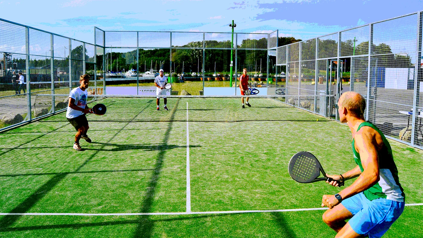 Иллюстрация к статье «Что такое Padel и с чем его едят в России»